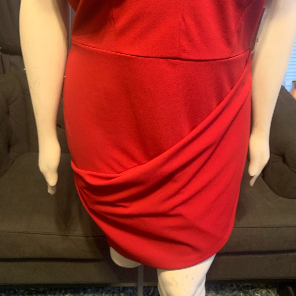 RED DRESS - Picture 3 of 6